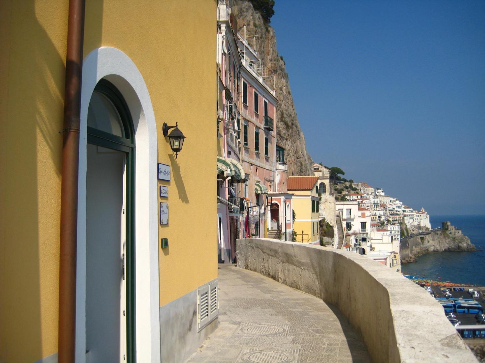 B&B Il Porticciolo Di Amalfi Bagian luar foto