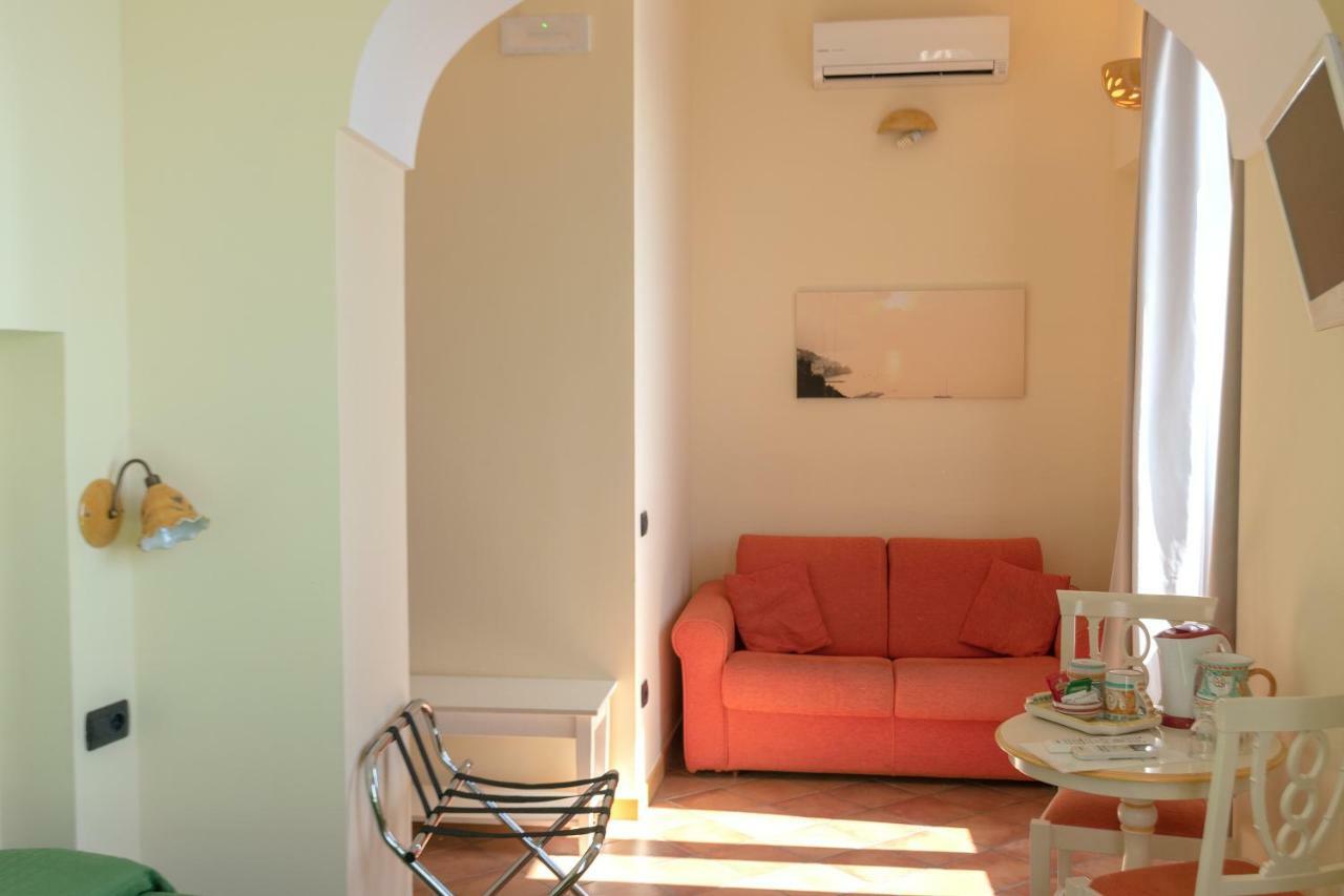 B&B Il Porticciolo Di Amalfi Bagian luar foto
